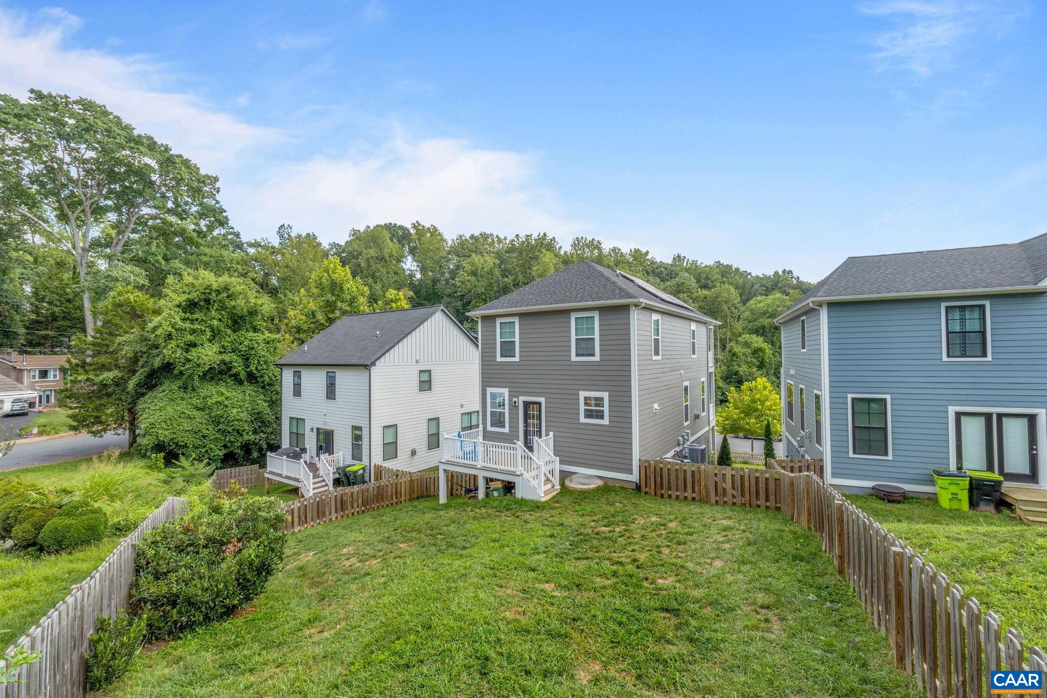 328 HUNTLEY AVE