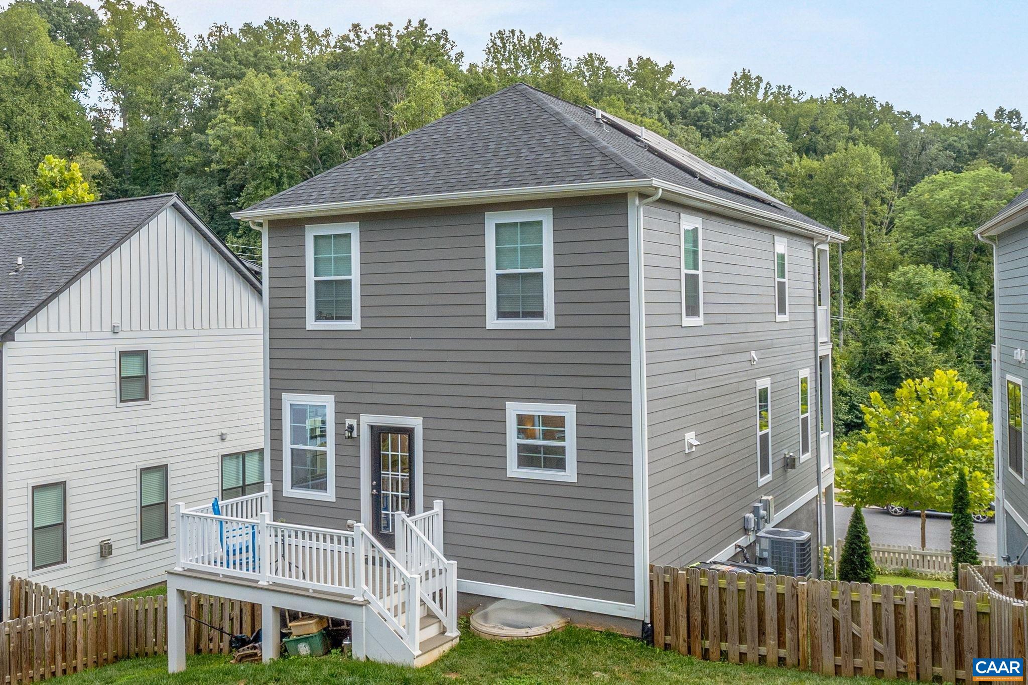 328 HUNTLEY AVE