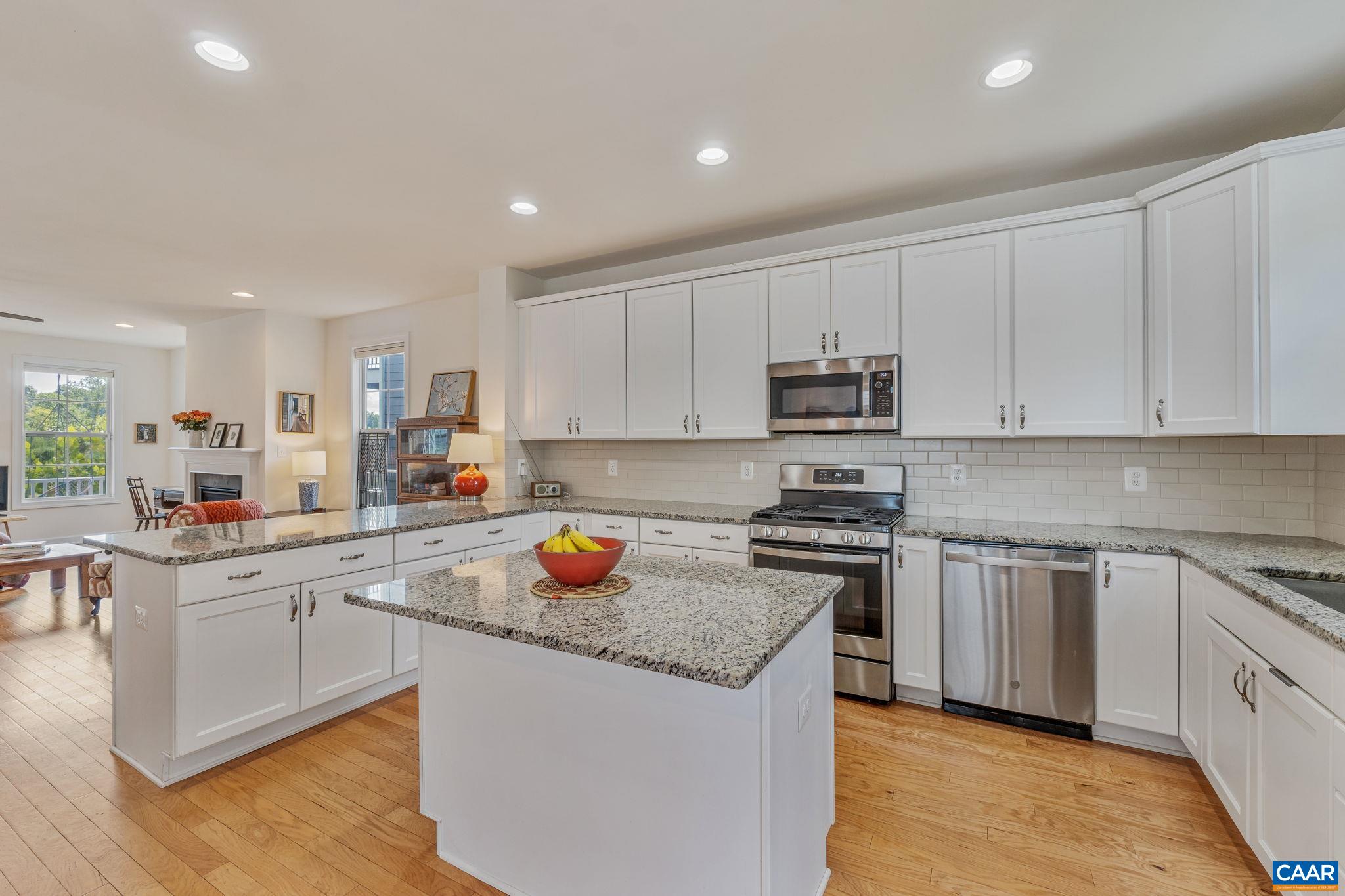 328 HUNTLEY AVE