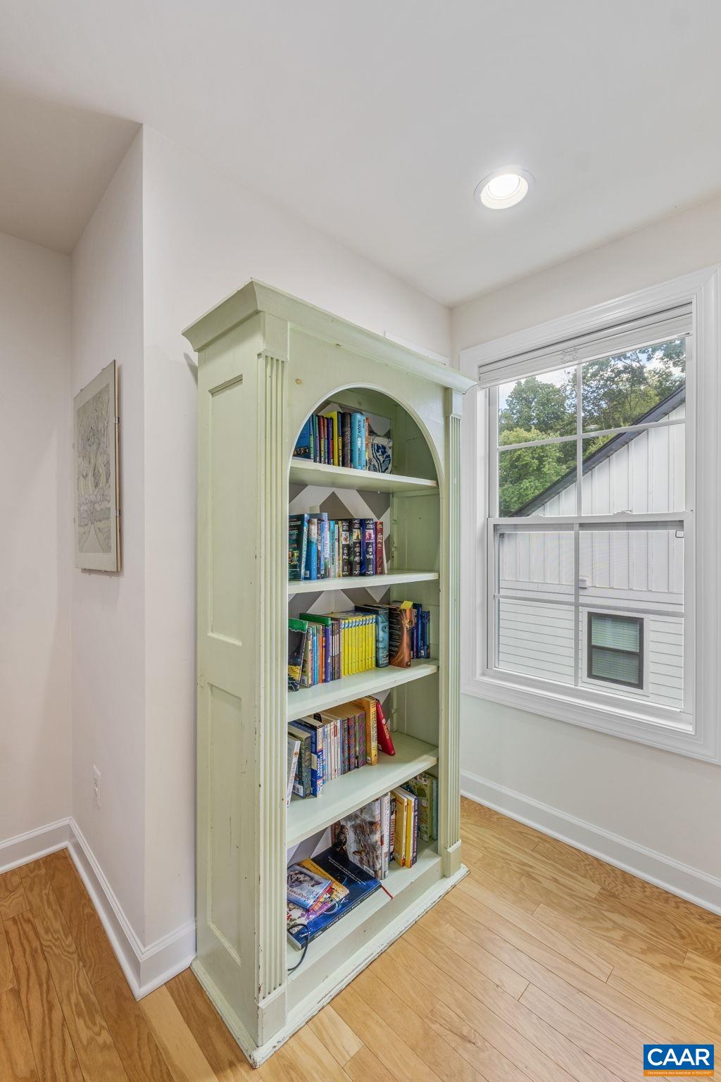 328 HUNTLEY AVE