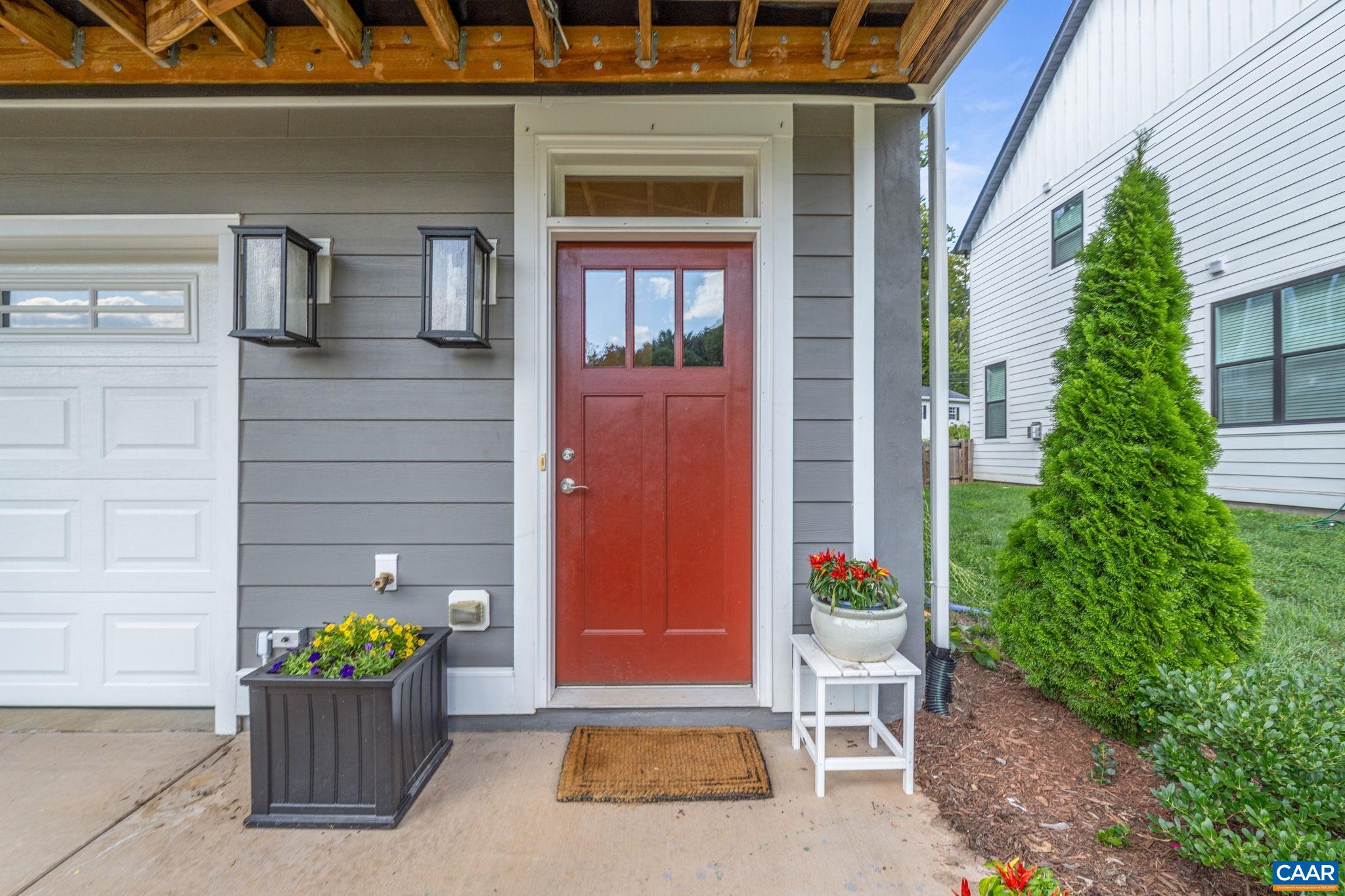 328 HUNTLEY AVE