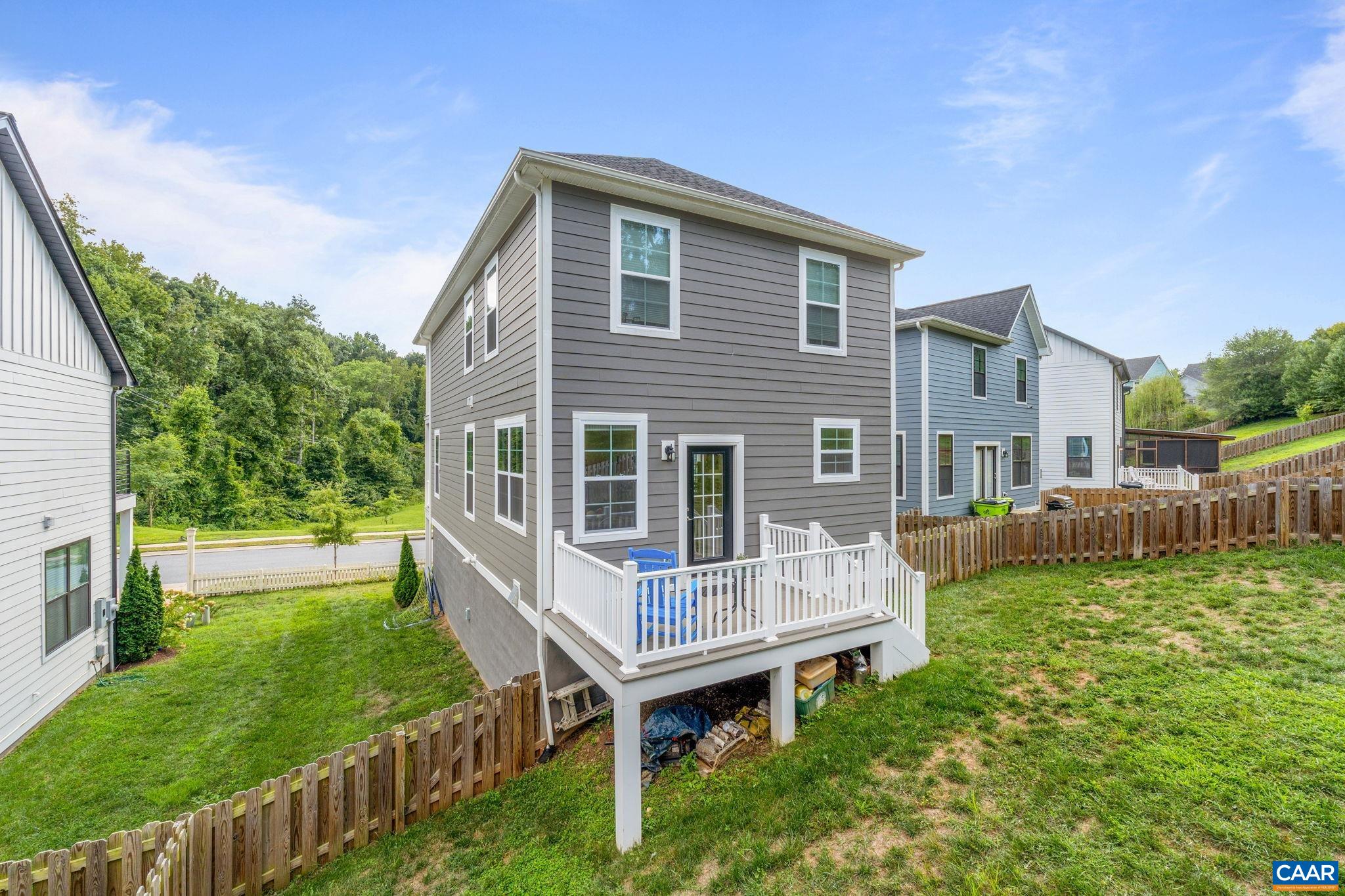 328 HUNTLEY AVE