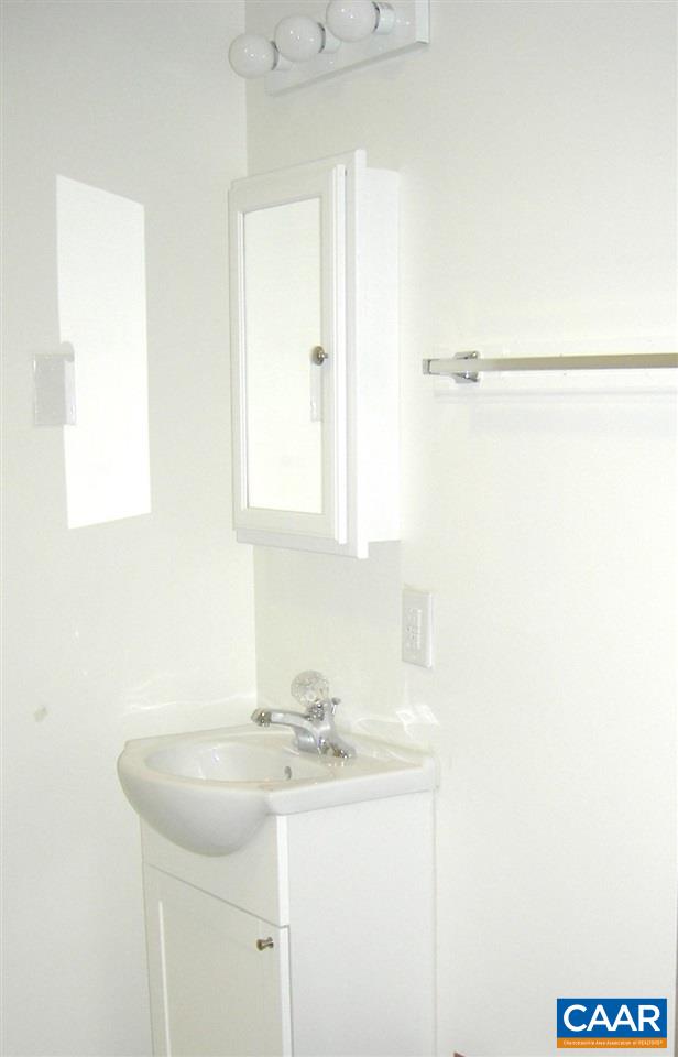 1215 WERTLAND ST Unit: c33