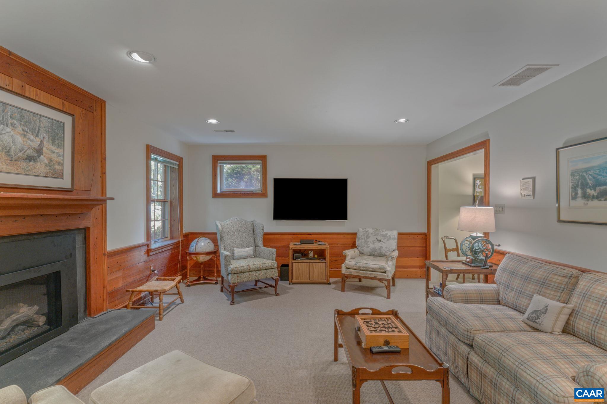 500 LOBLOLLY LN