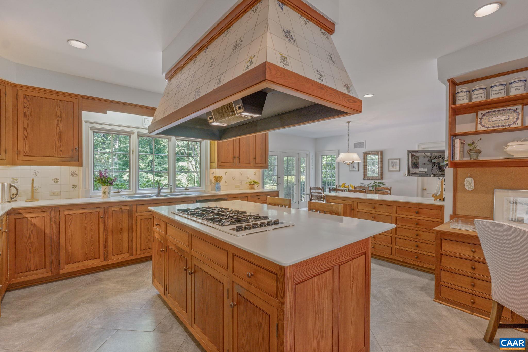 500 LOBLOLLY LN