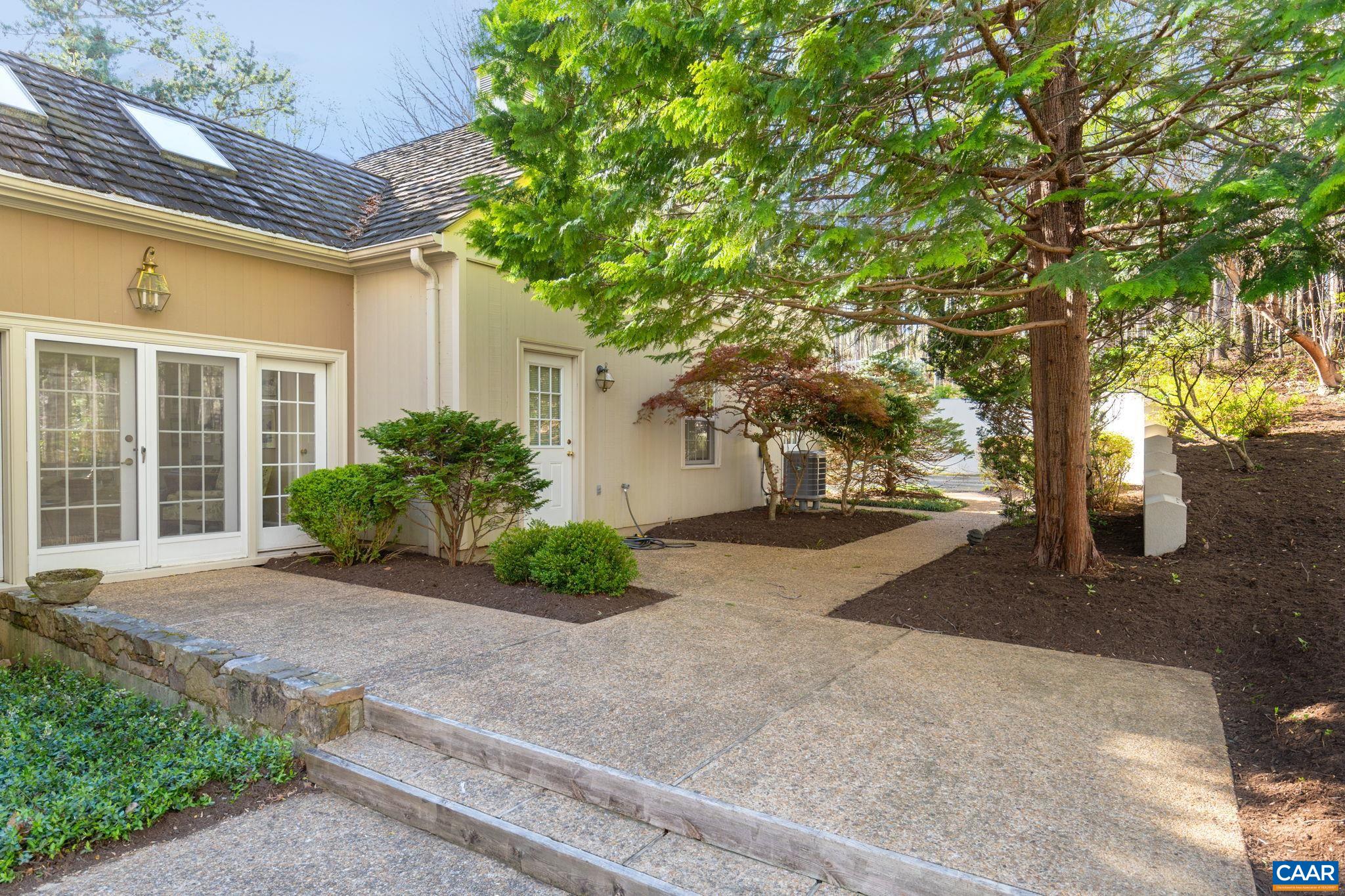 500 LOBLOLLY LN