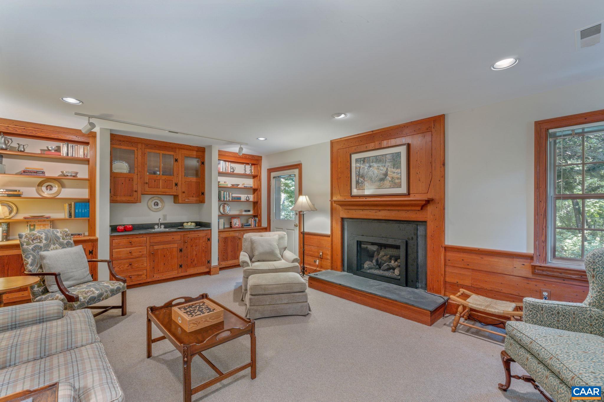 500 LOBLOLLY LN