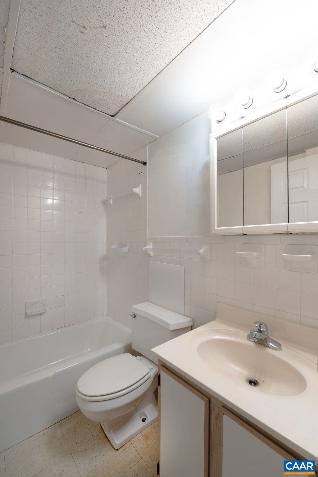 1800 JEFFERSON PARK AVE Unit: 302