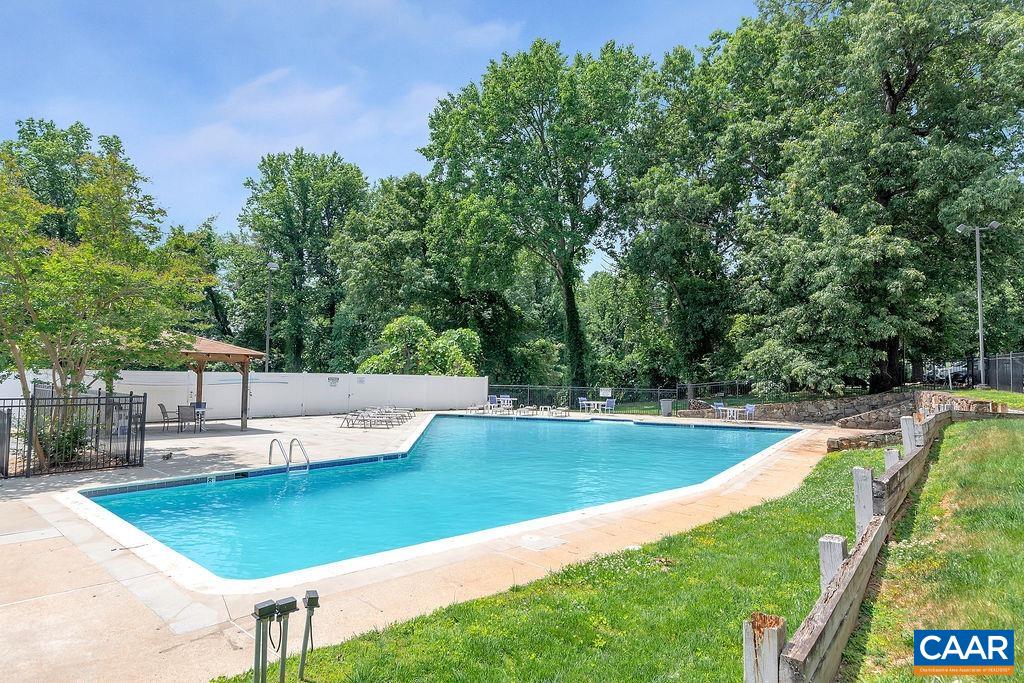 1800 JEFFERSON PARK AVE Unit: 302