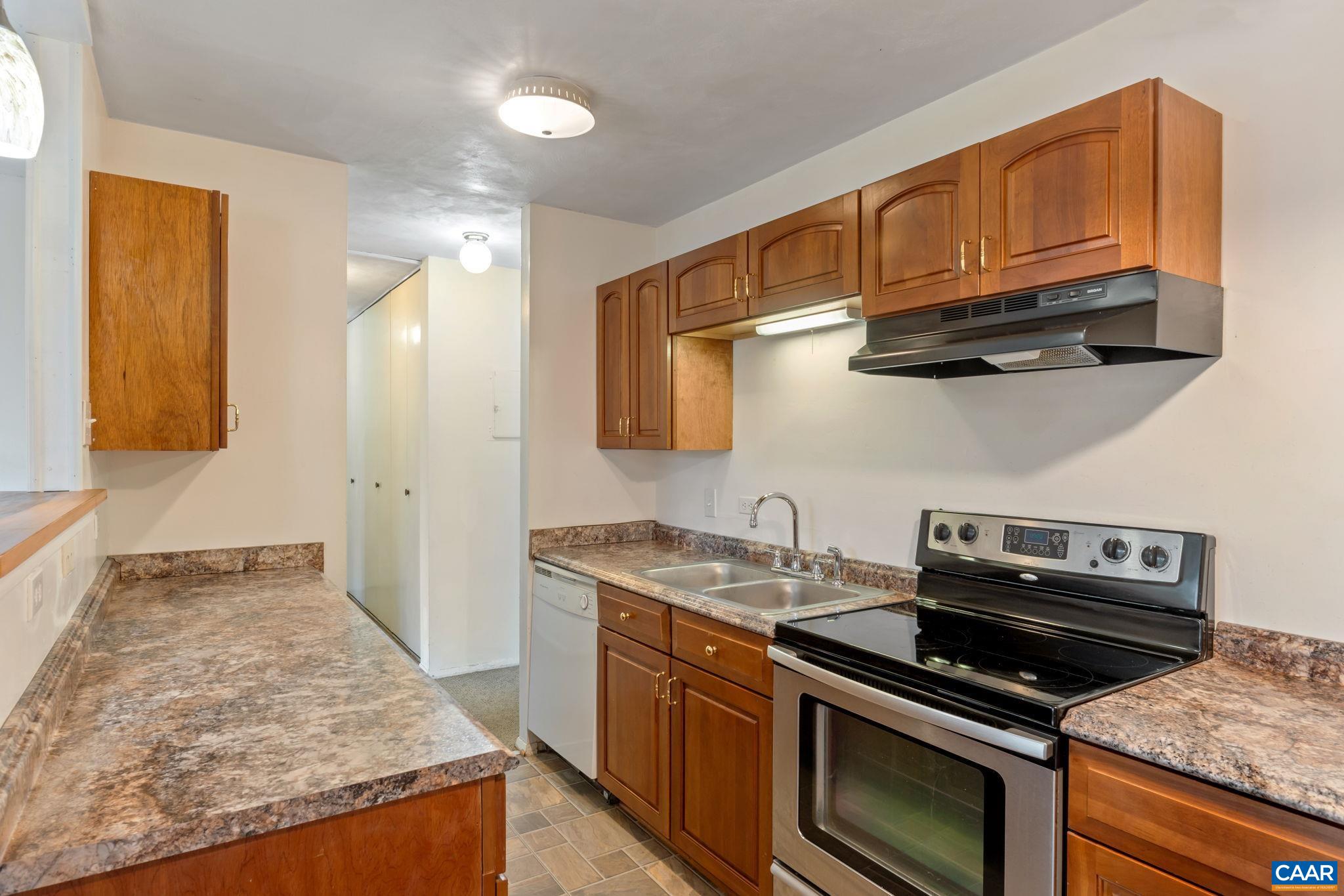 1800 JEFFERSON PARK AVE Unit: 302