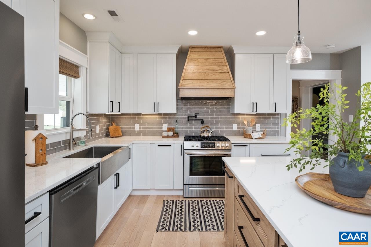 7115 ROCKFISH VALLEY HWY