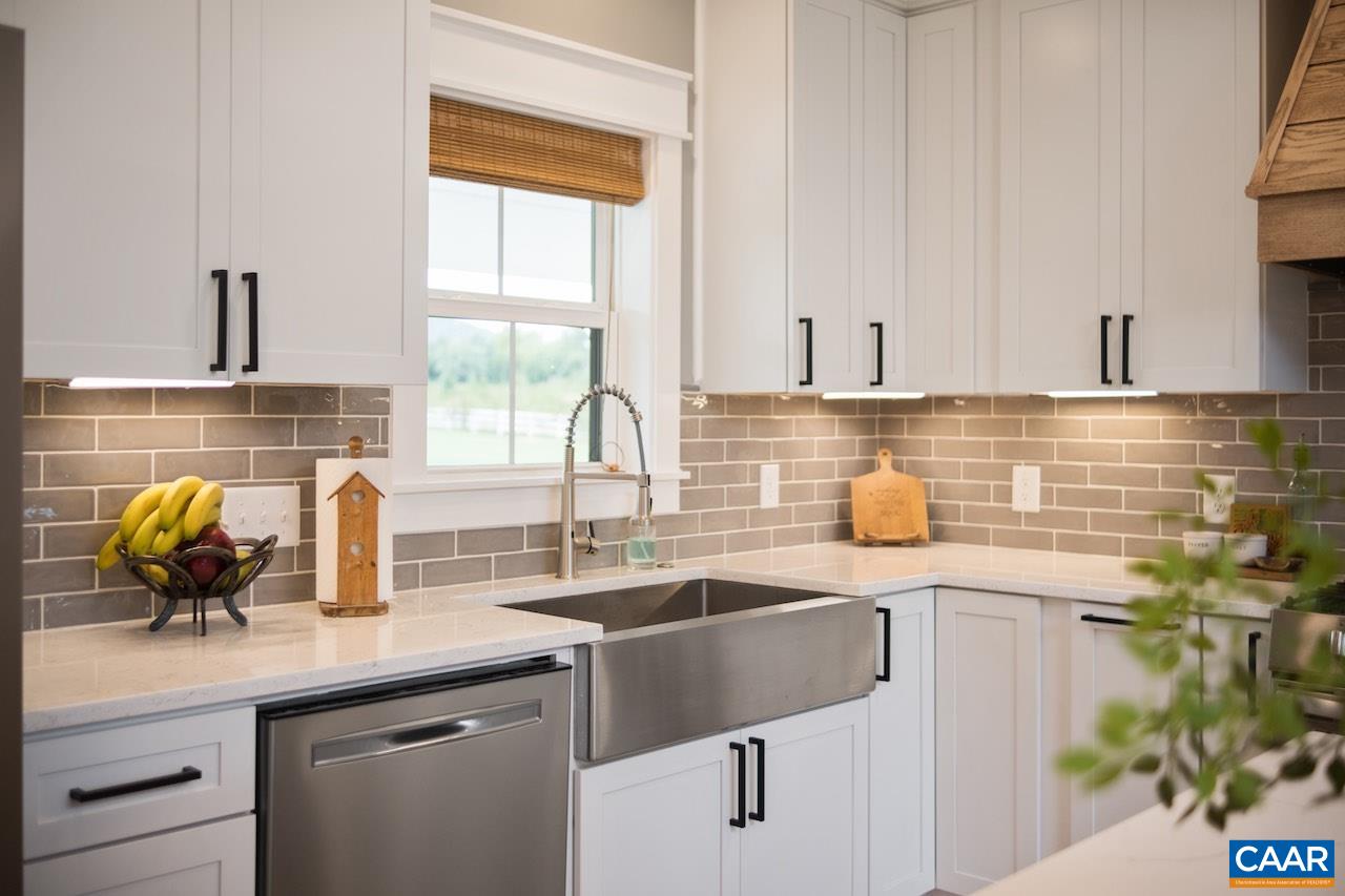 7115 ROCKFISH VALLEY HWY