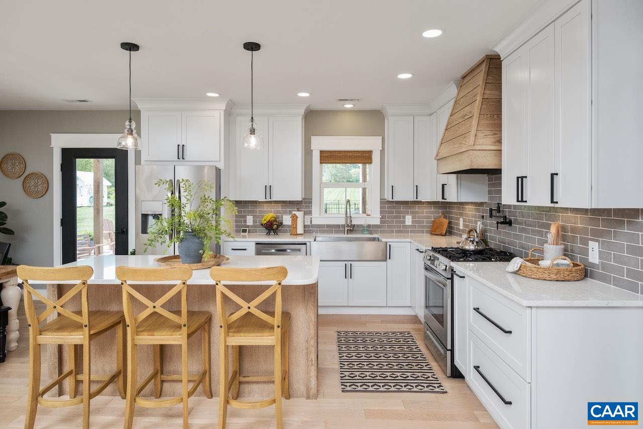 7115 ROCKFISH VALLEY HWY