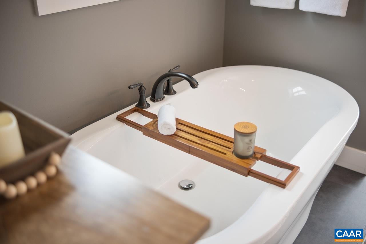 7115 ROCKFISH VALLEY HWY