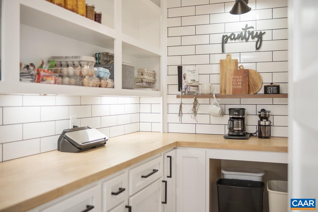 7115 ROCKFISH VALLEY HWY