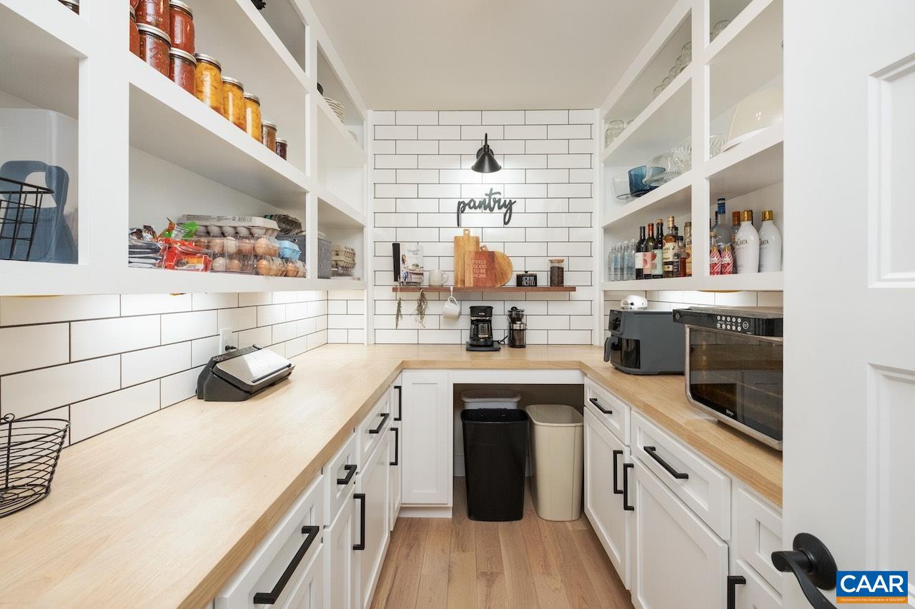 7115 ROCKFISH VALLEY HWY