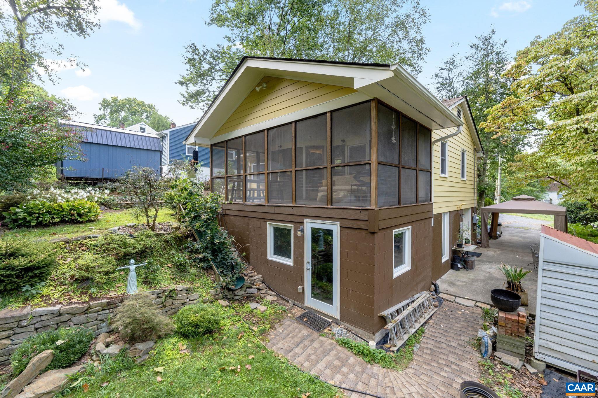 501 STONEHENGE AVE