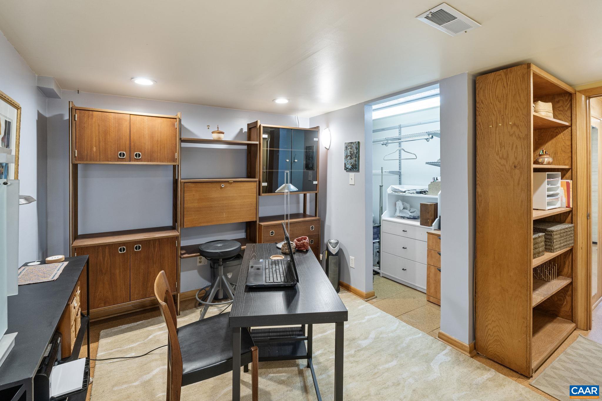 501 STONEHENGE AVE