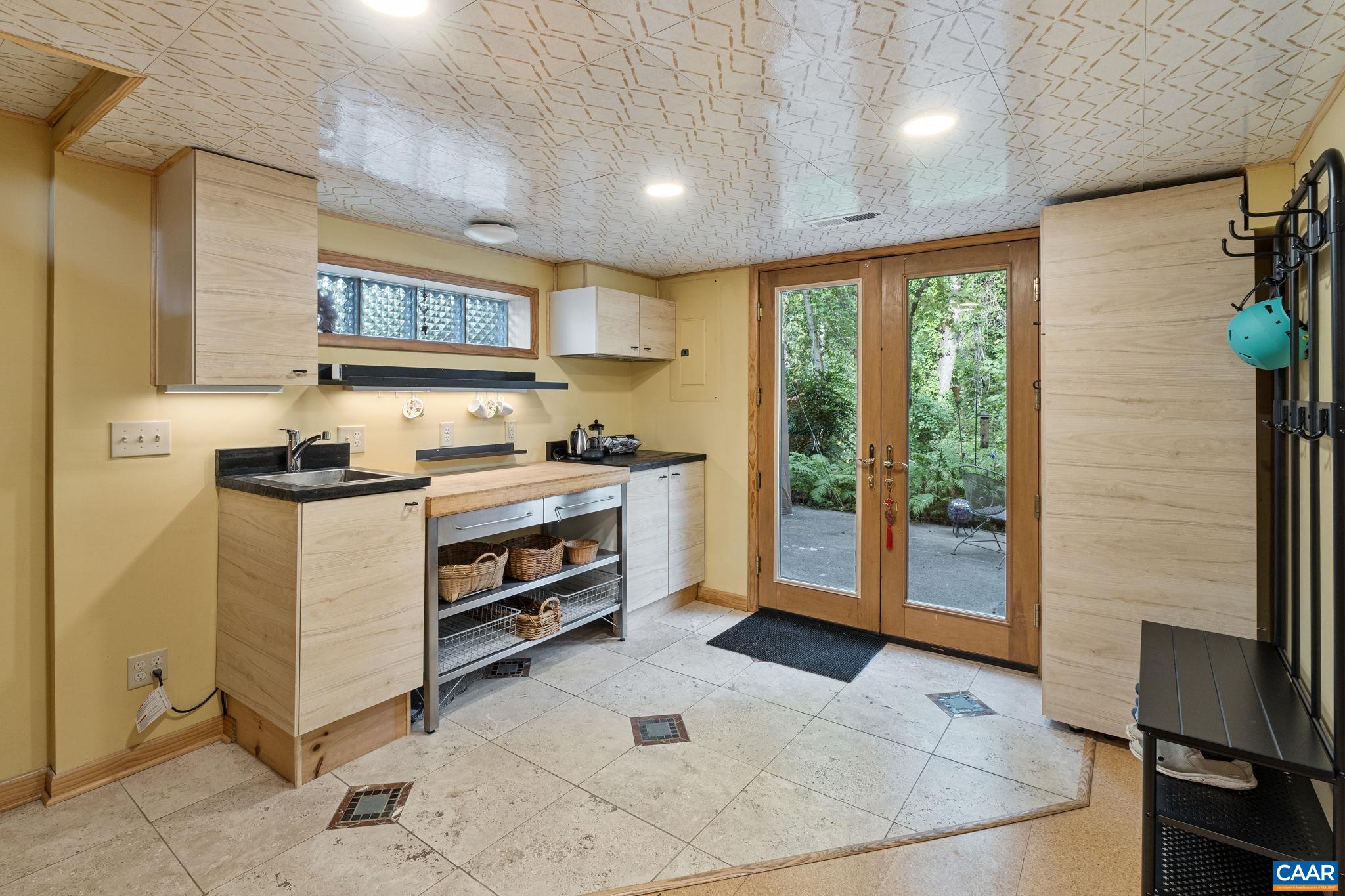 501 STONEHENGE AVE