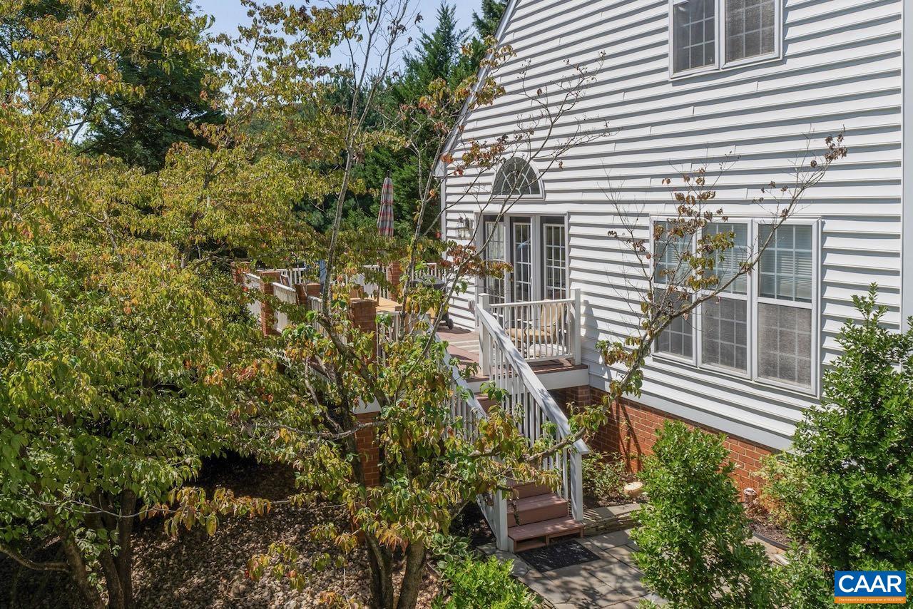 1102 COURTYARD DR