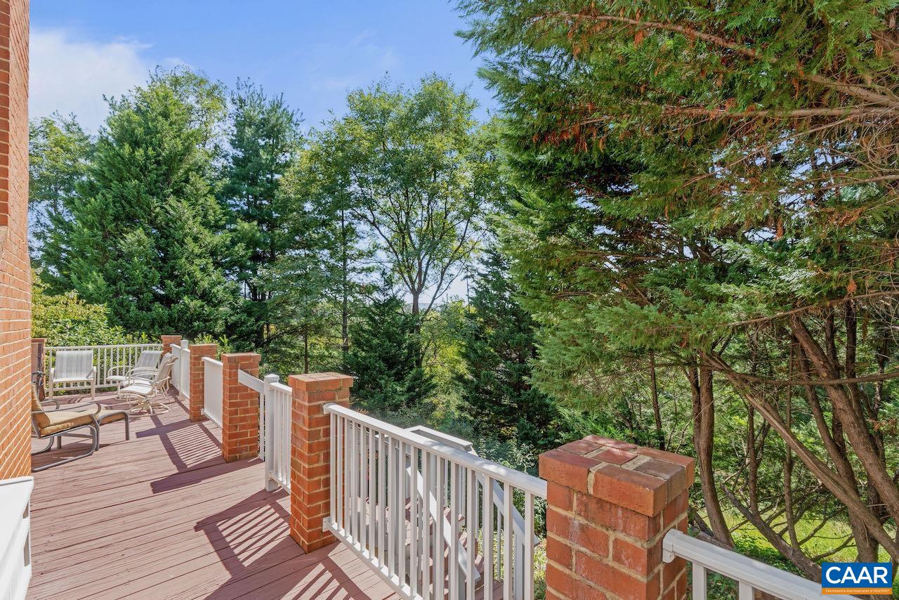 1102 COURTYARD DR