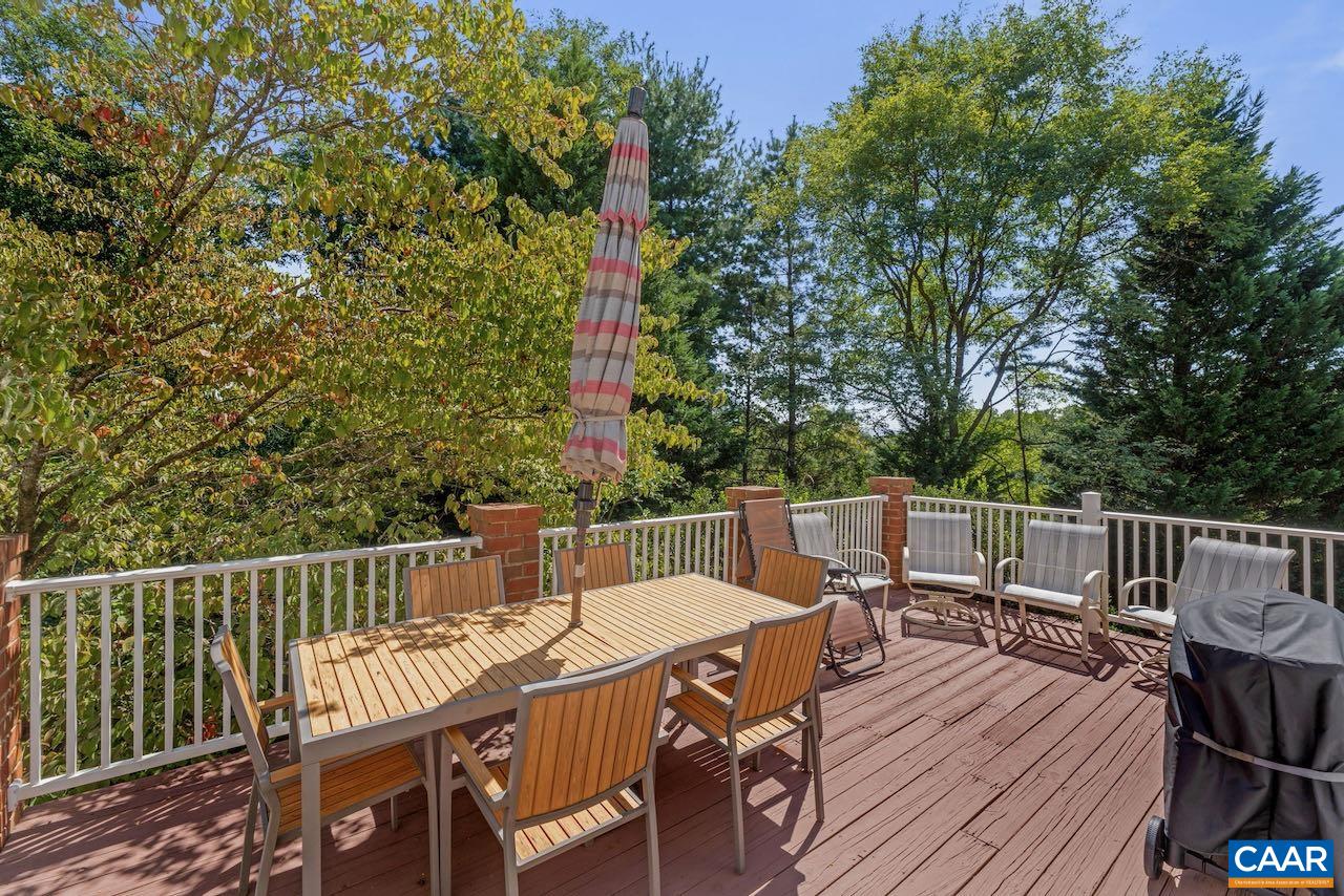 1102 COURTYARD DR