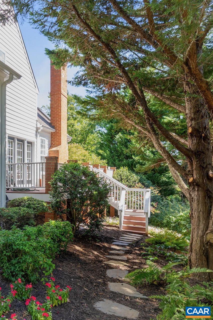 1102 COURTYARD DR