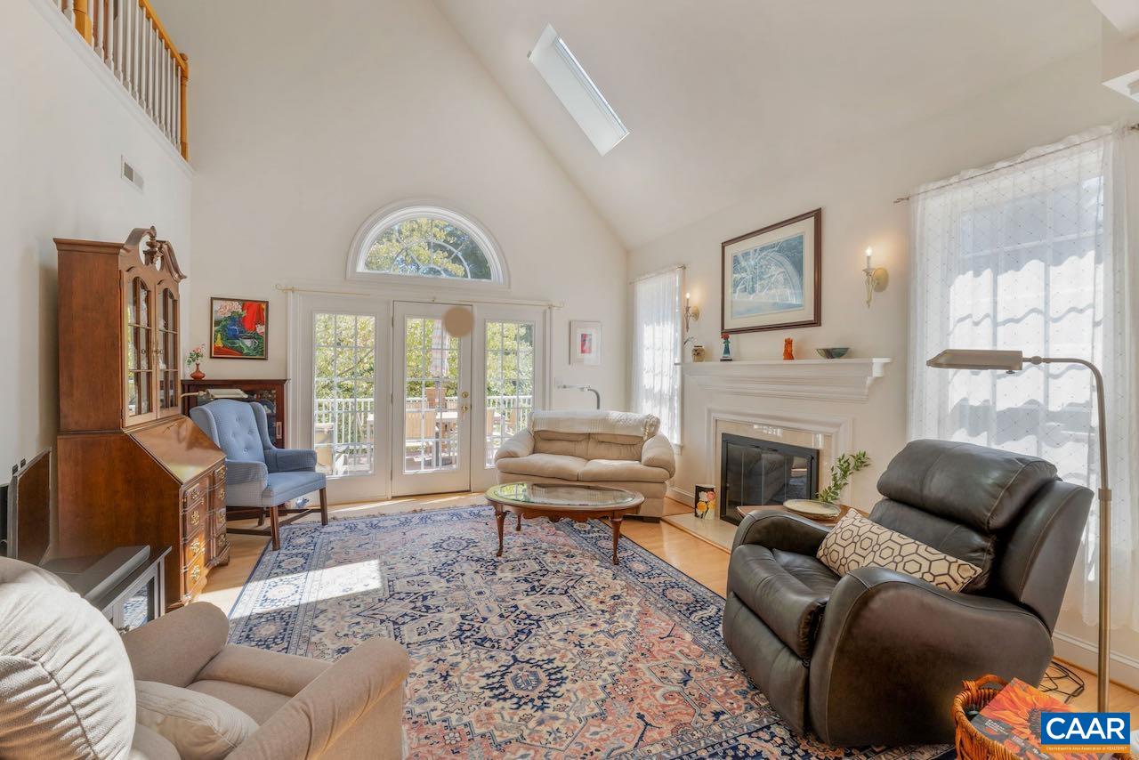 1102 COURTYARD DR