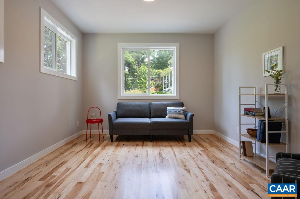 106 BUCKINGHAM CIR