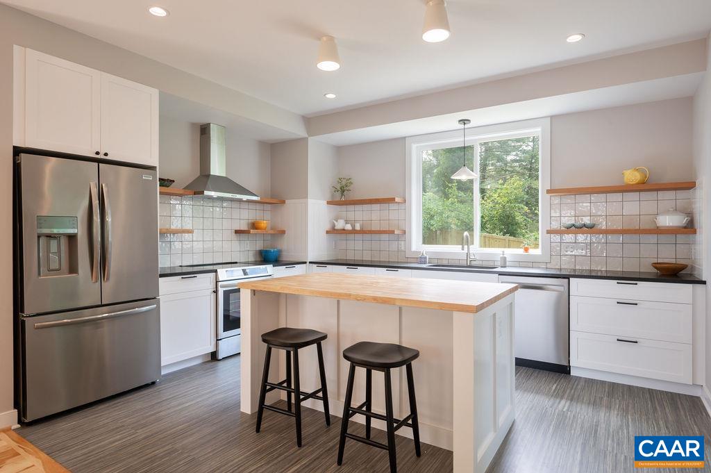 106 BUCKINGHAM CIR