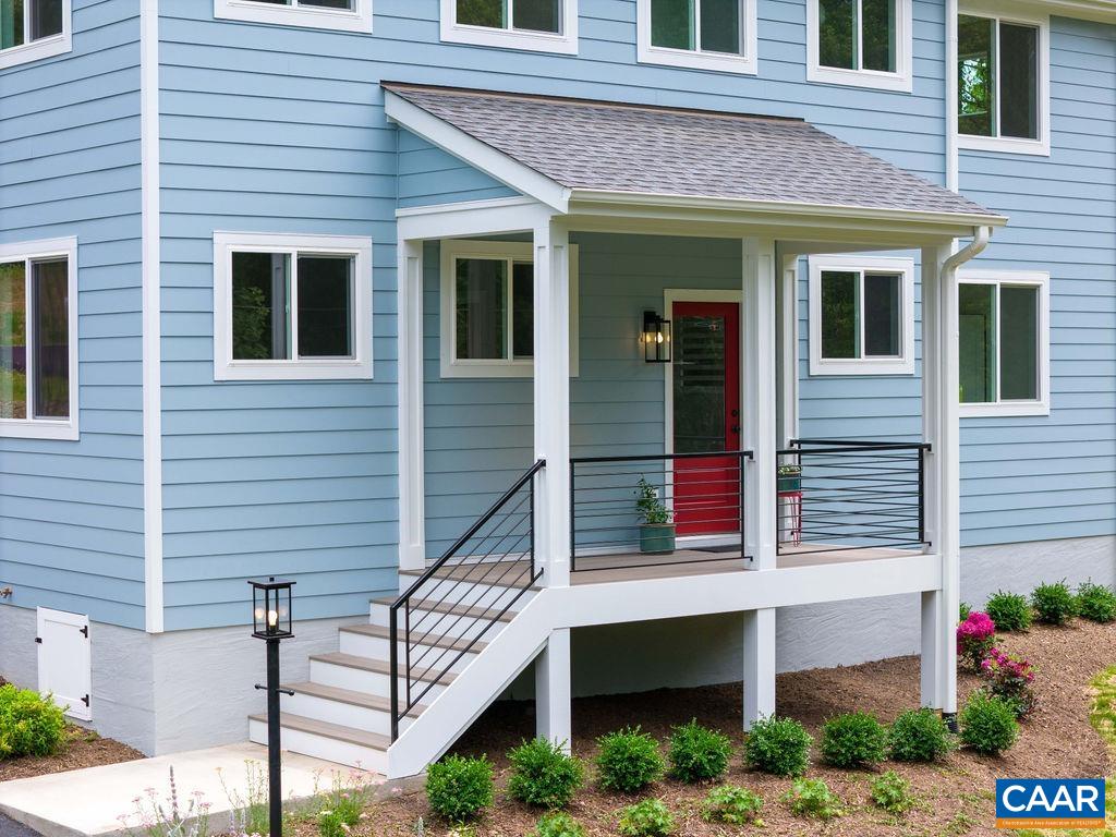 106 BUCKINGHAM CIR