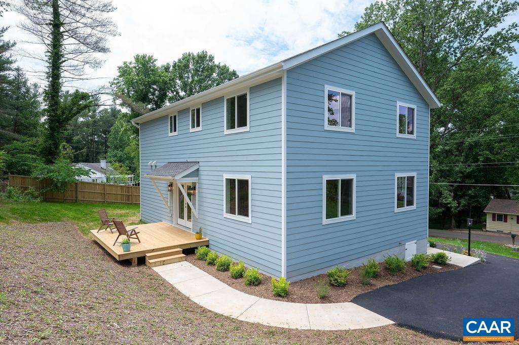 106 BUCKINGHAM CIR