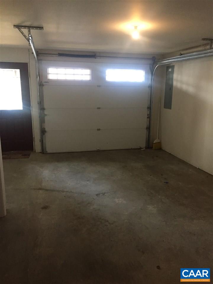 1201 JOHN ST