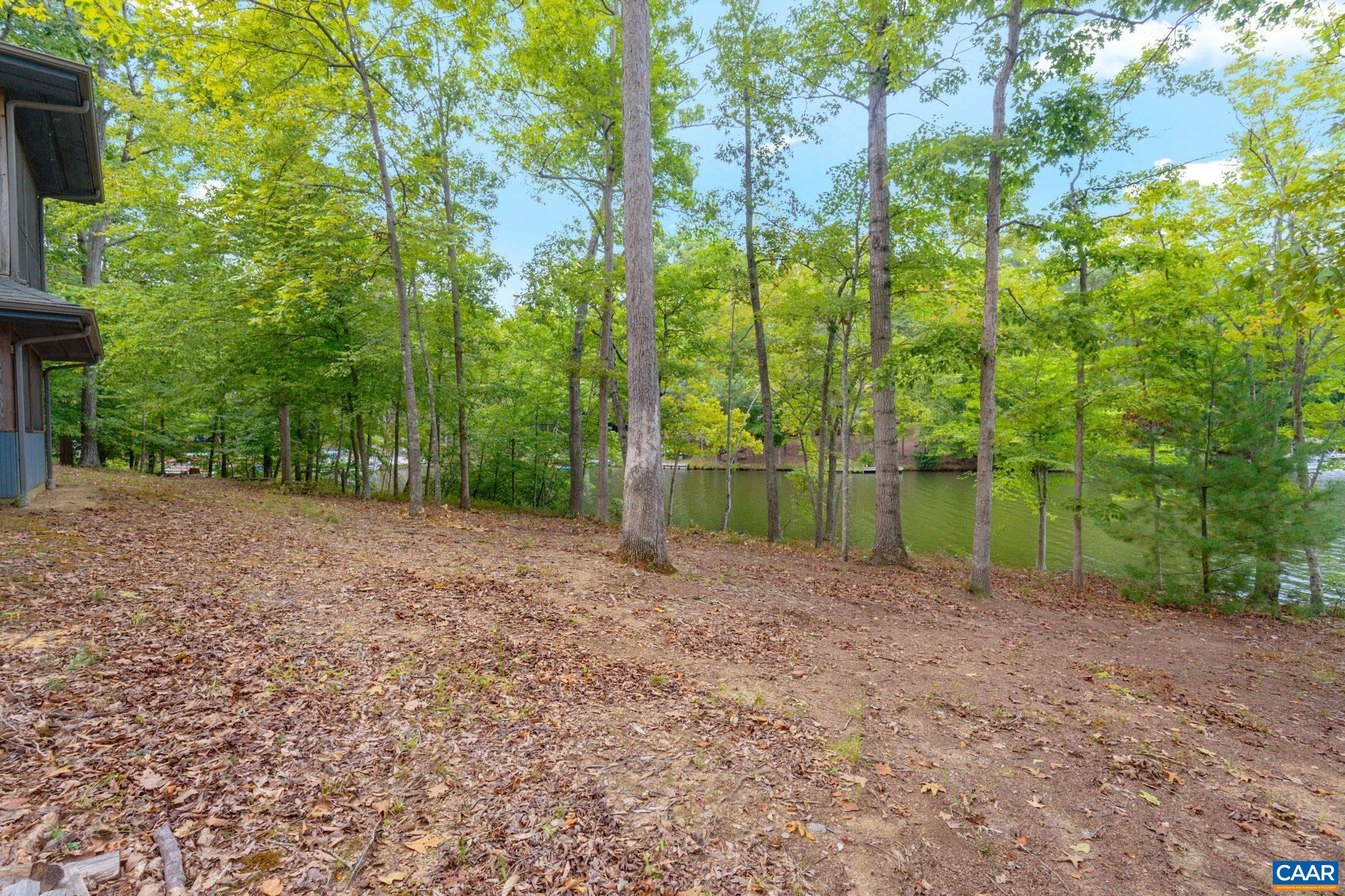 22 BAREFOOT LN