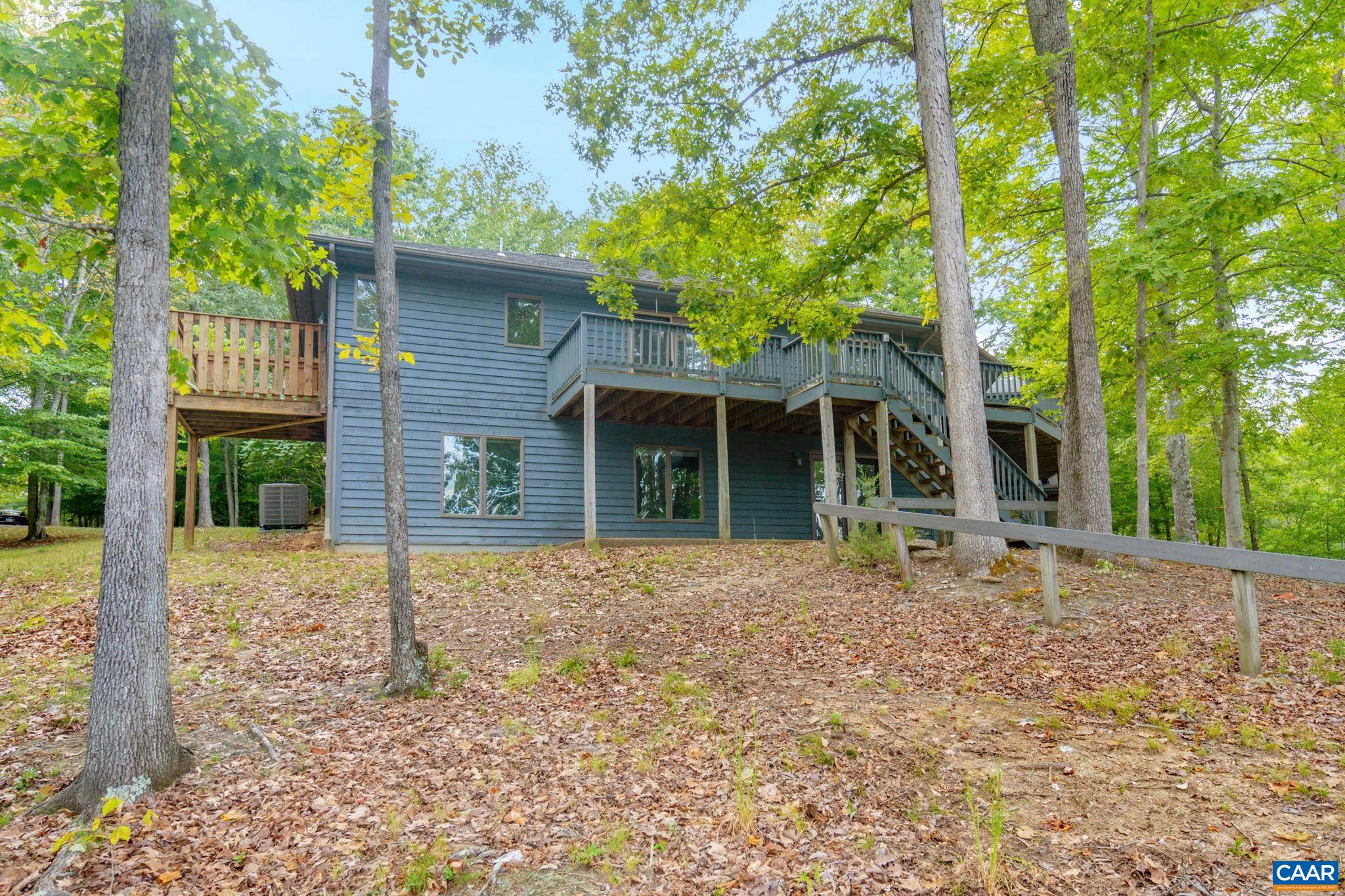 22 BAREFOOT LN