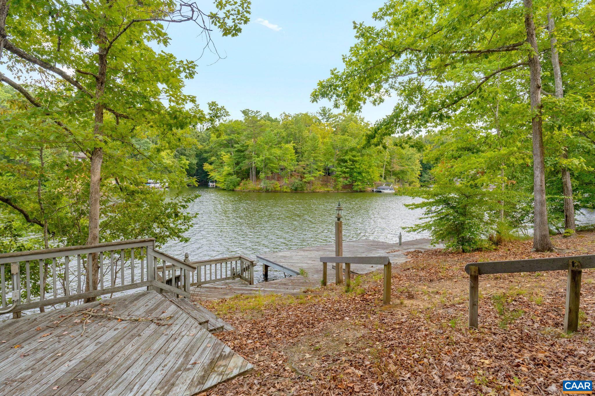 22 BAREFOOT LN