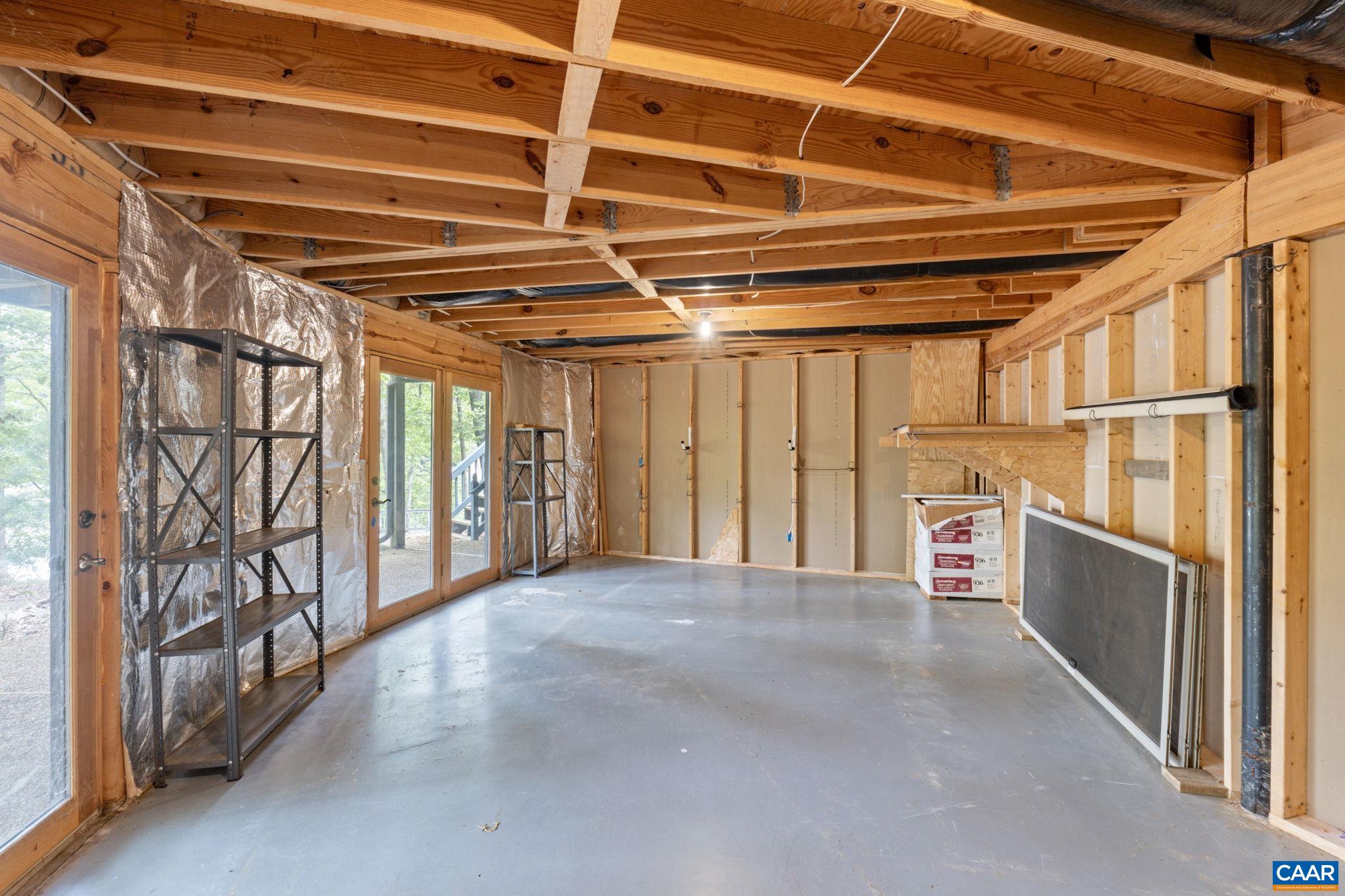 22 BAREFOOT LN
