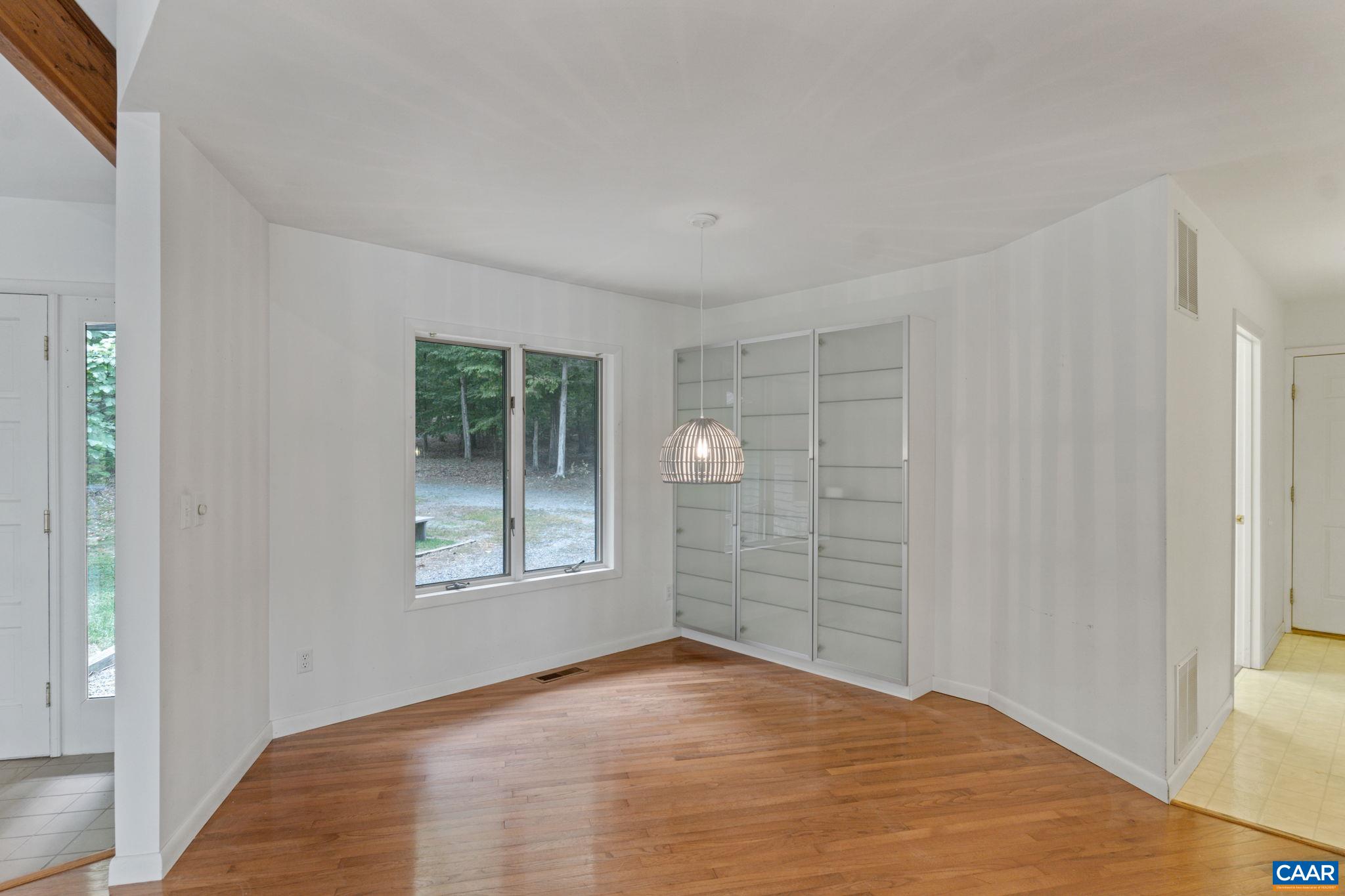 22 BAREFOOT LN