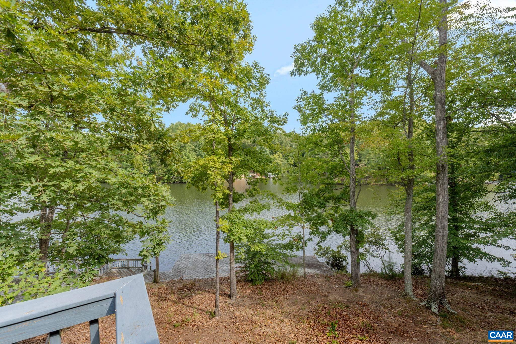 22 BAREFOOT LN
