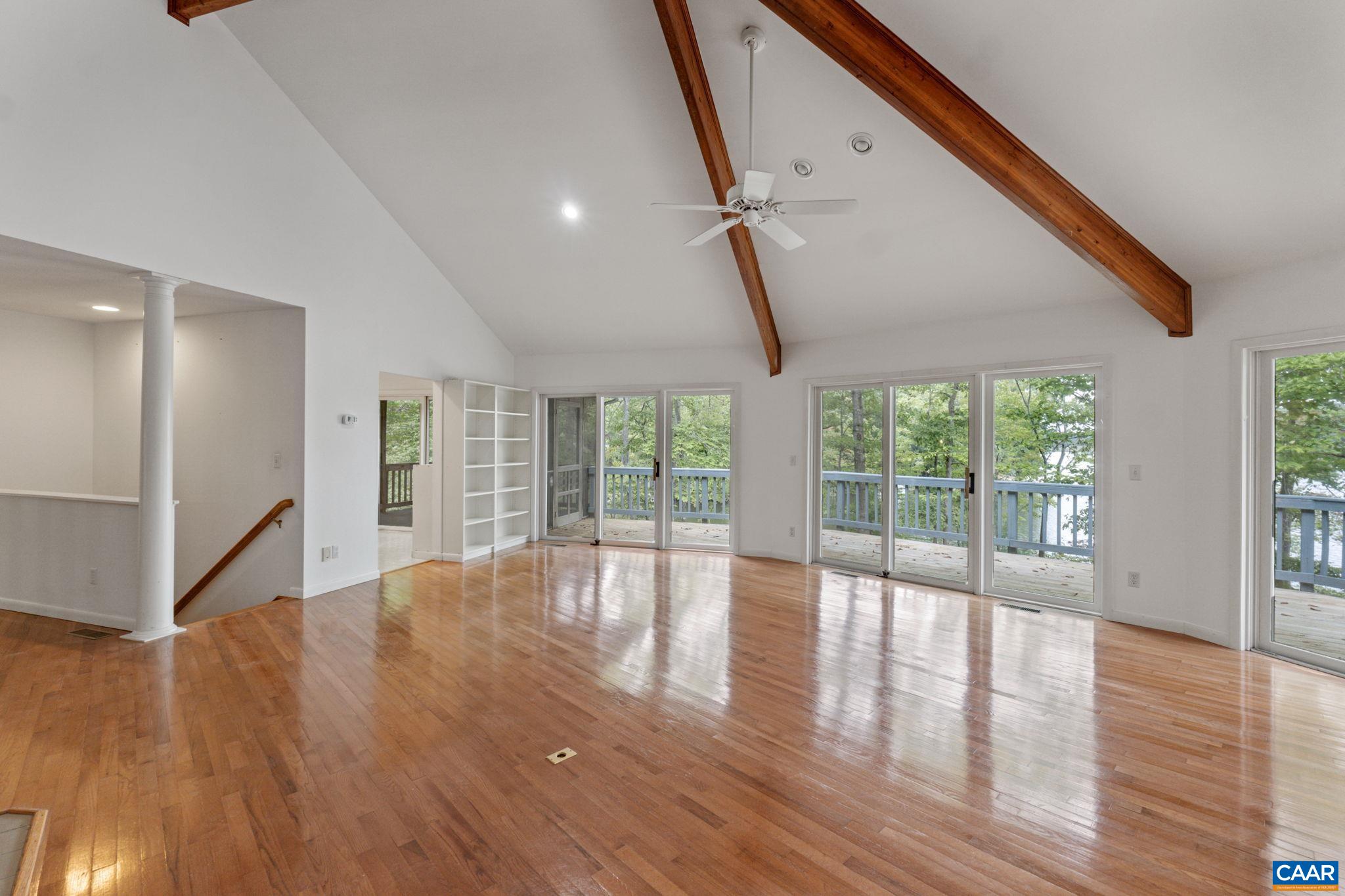 22 BAREFOOT LN