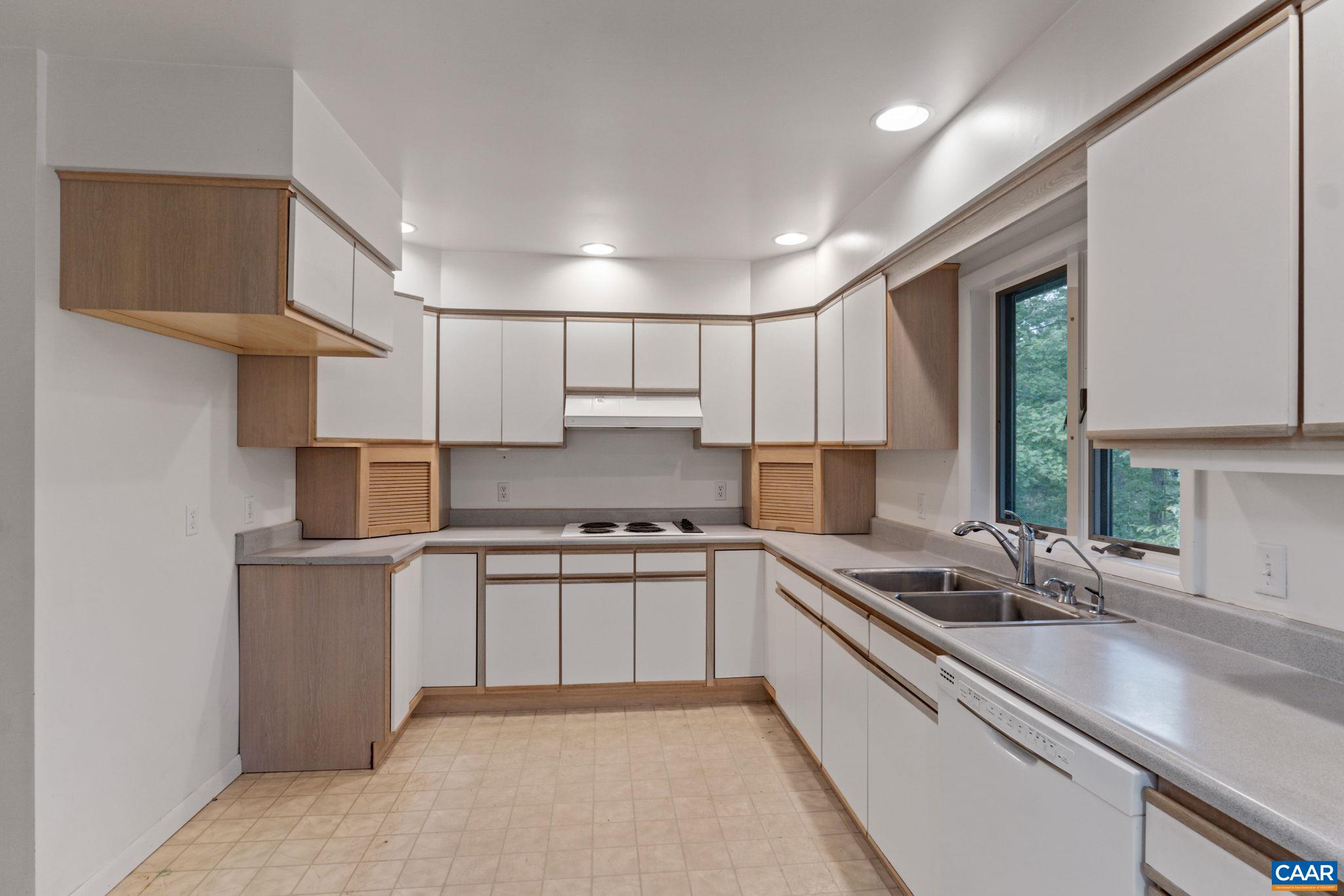 22 BAREFOOT LN