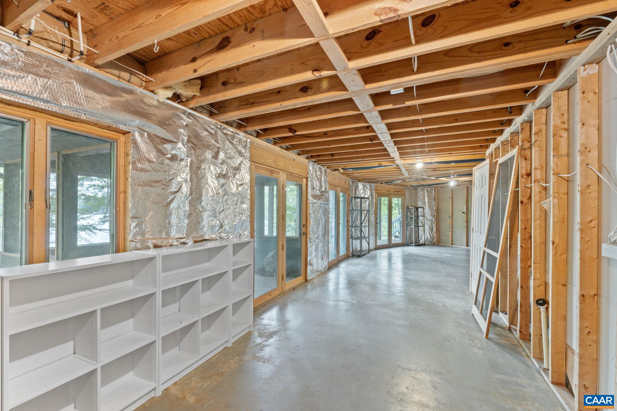 22 BAREFOOT LN