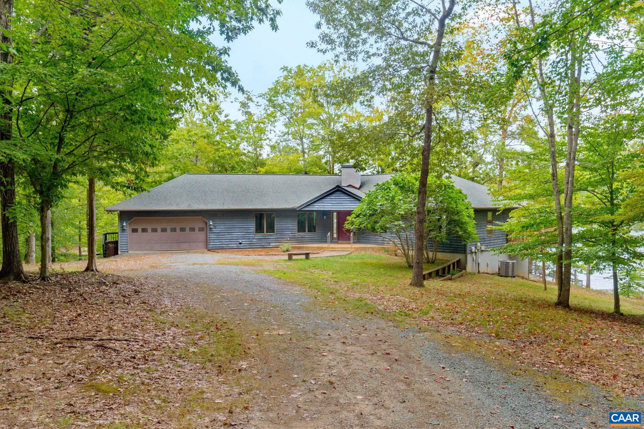22 BAREFOOT LN