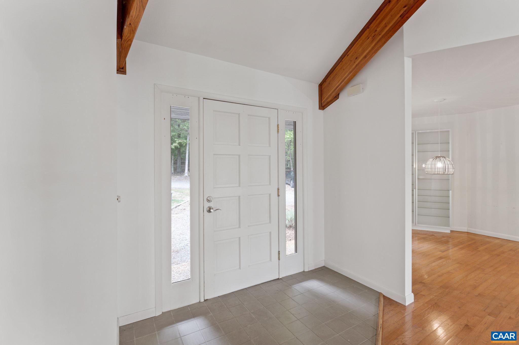 22 BAREFOOT LN