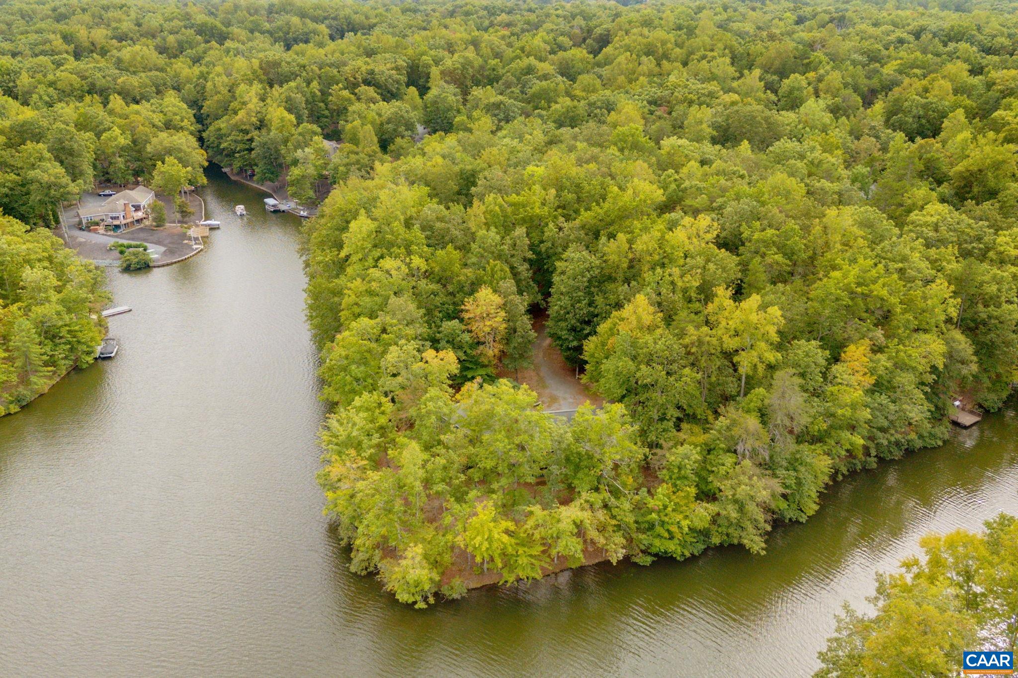 22 BAREFOOT LN