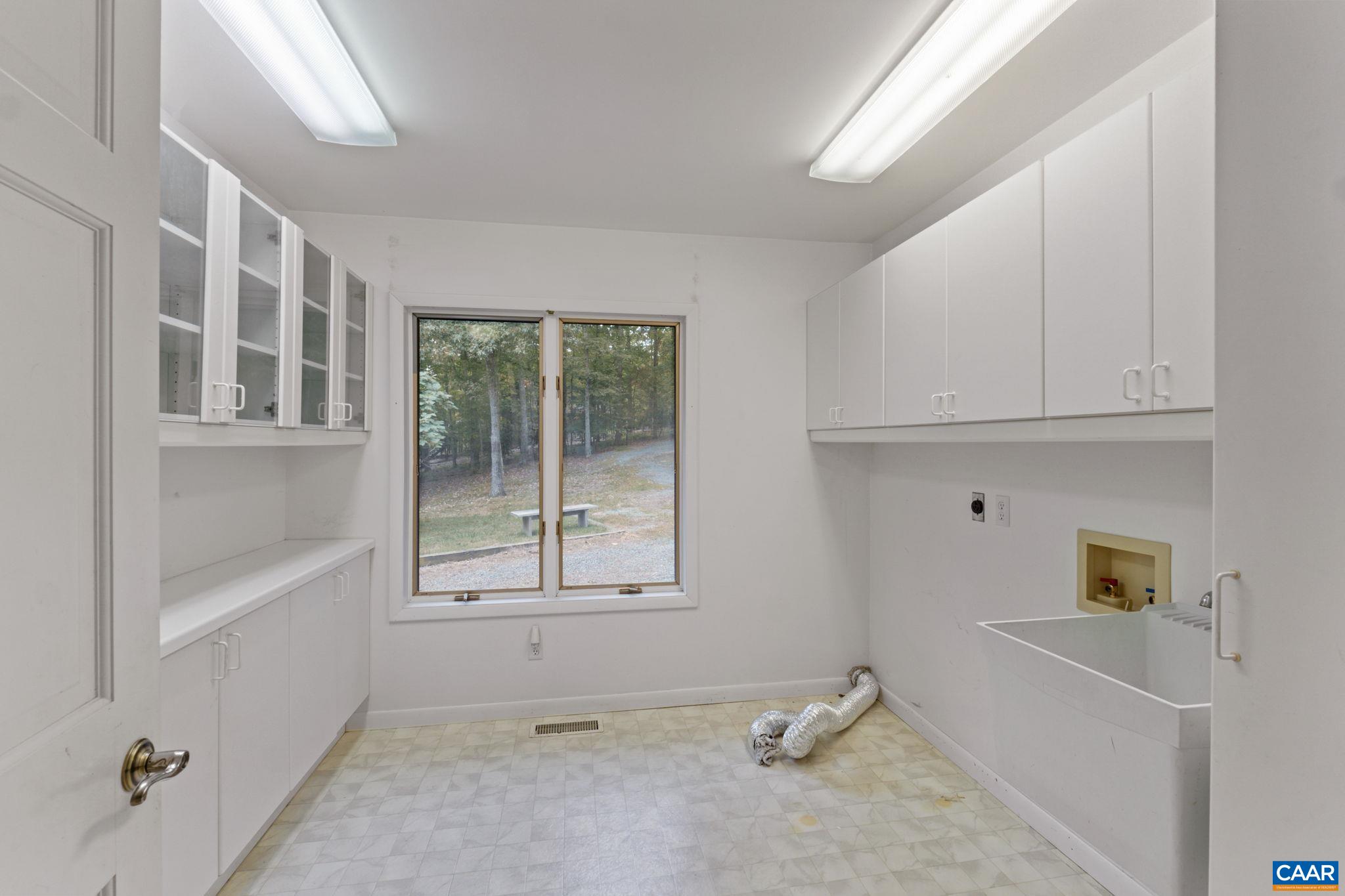 22 BAREFOOT LN