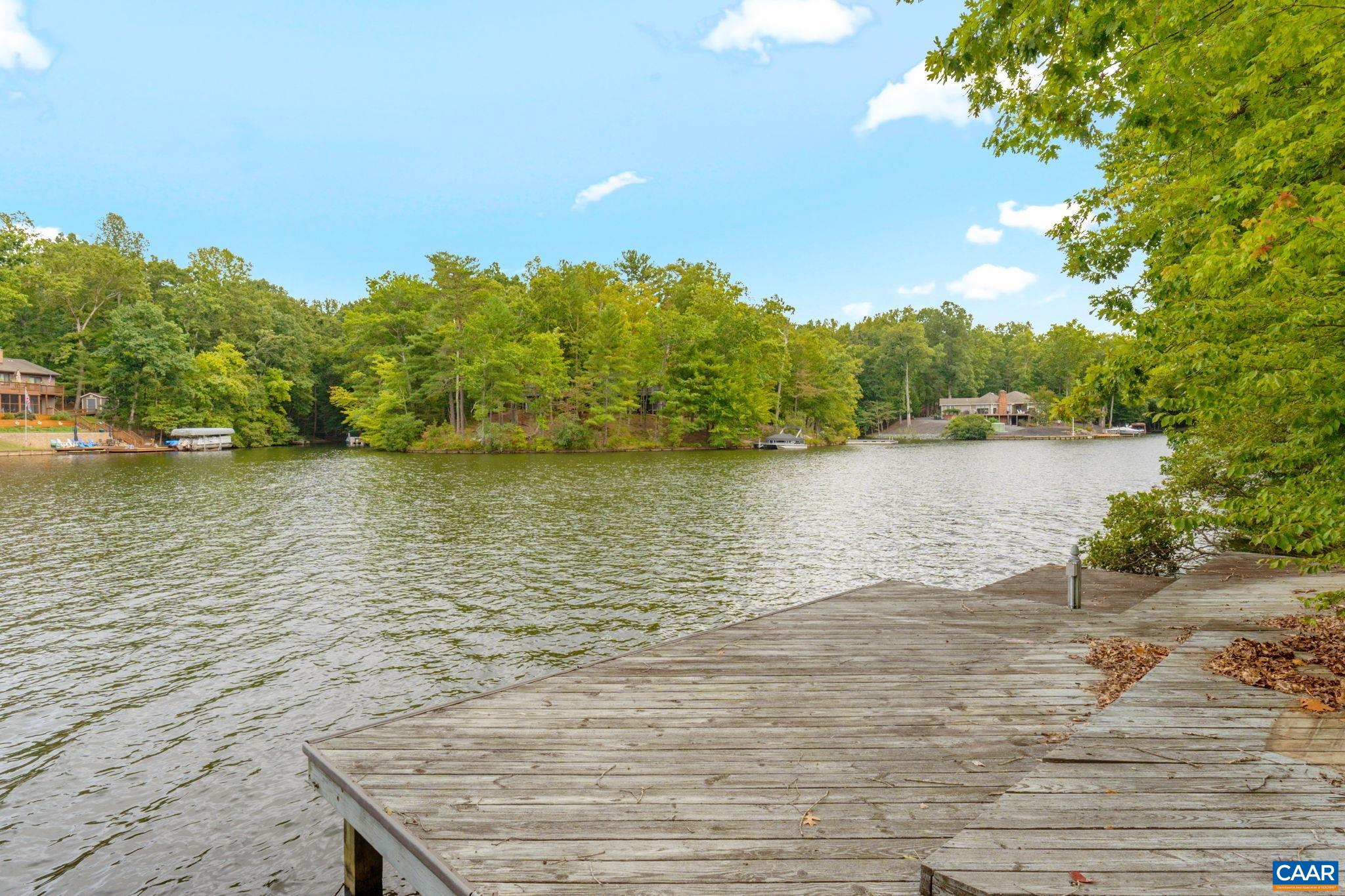 22 BAREFOOT LN