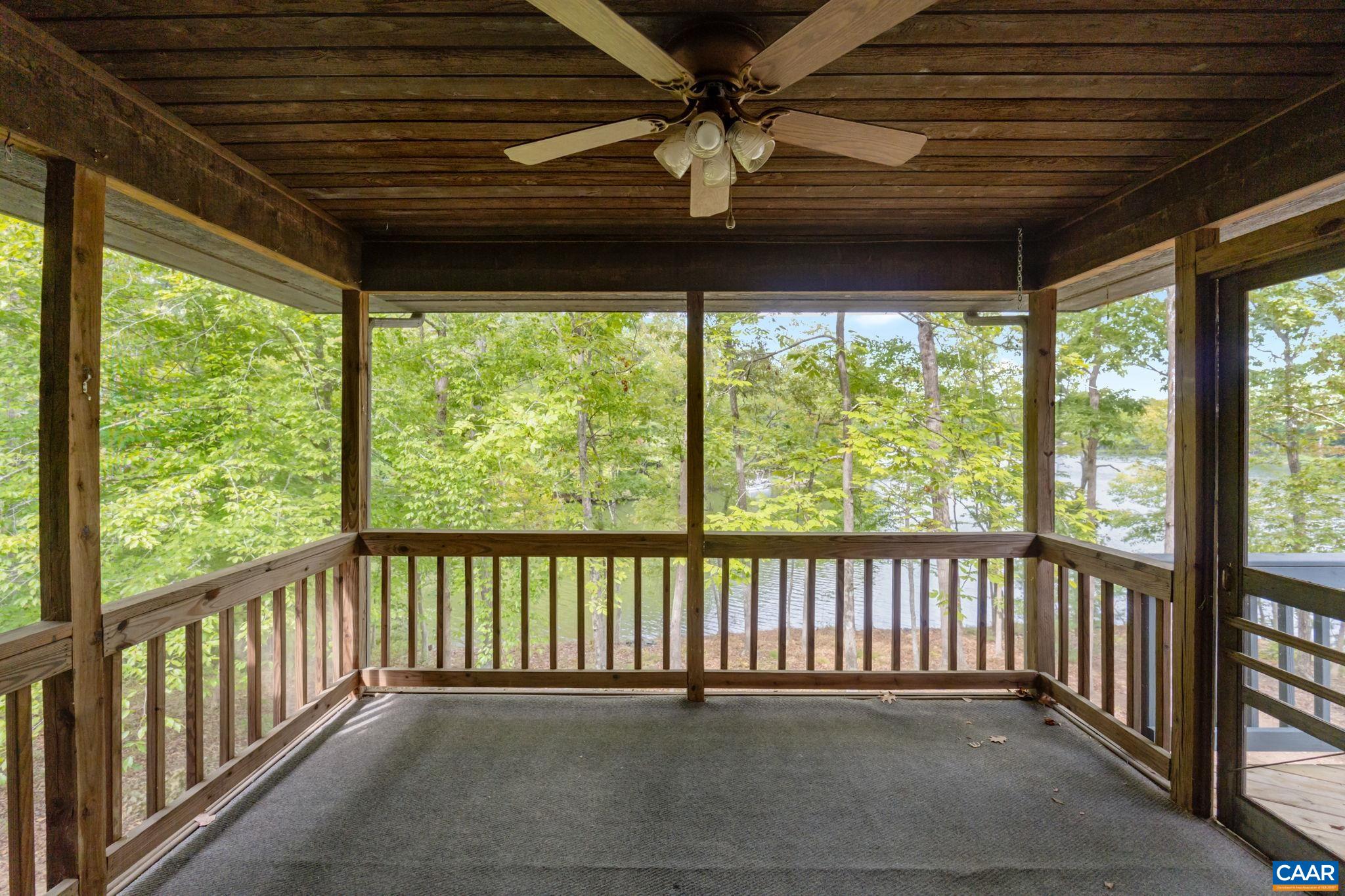 22 BAREFOOT LN