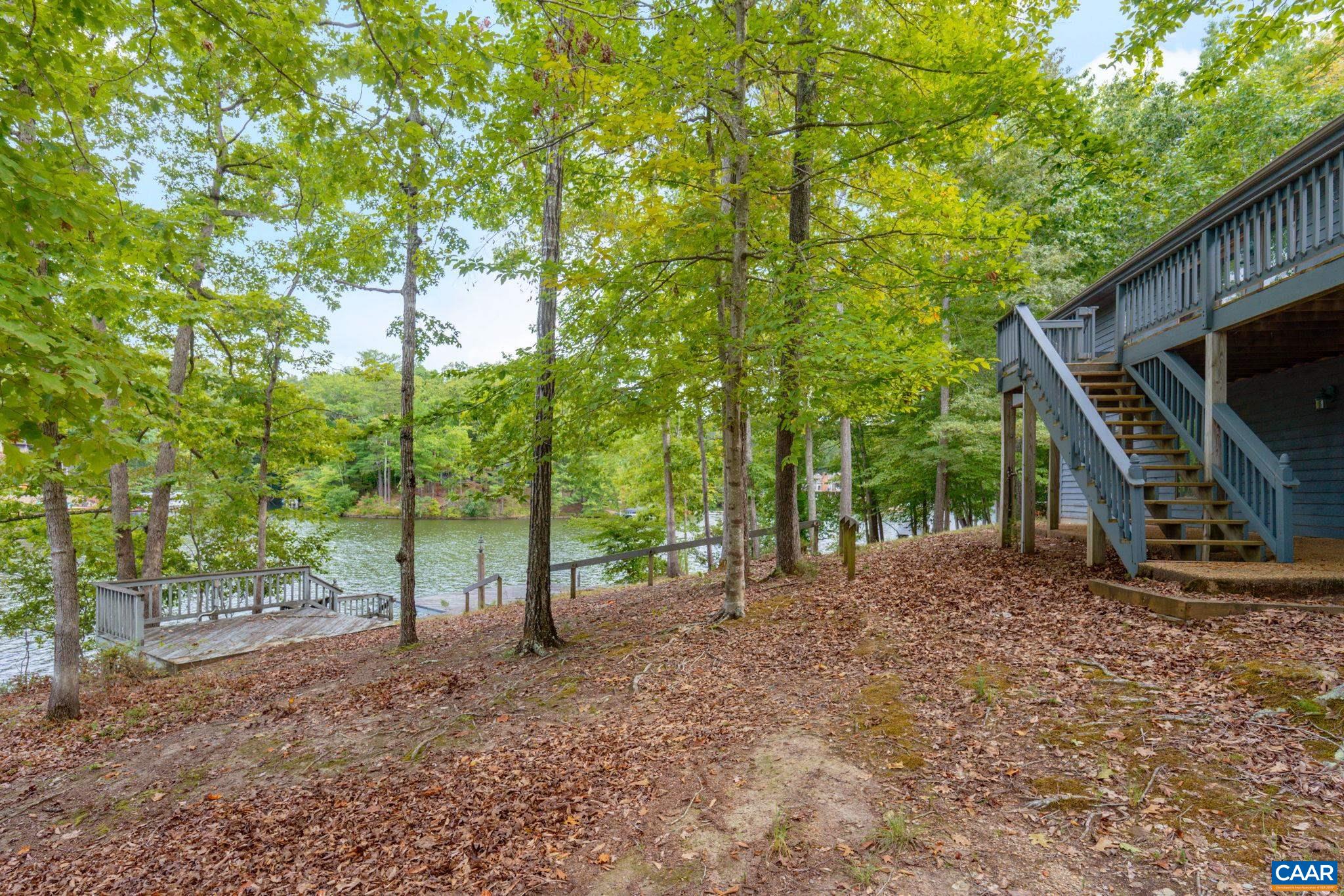 22 BAREFOOT LN