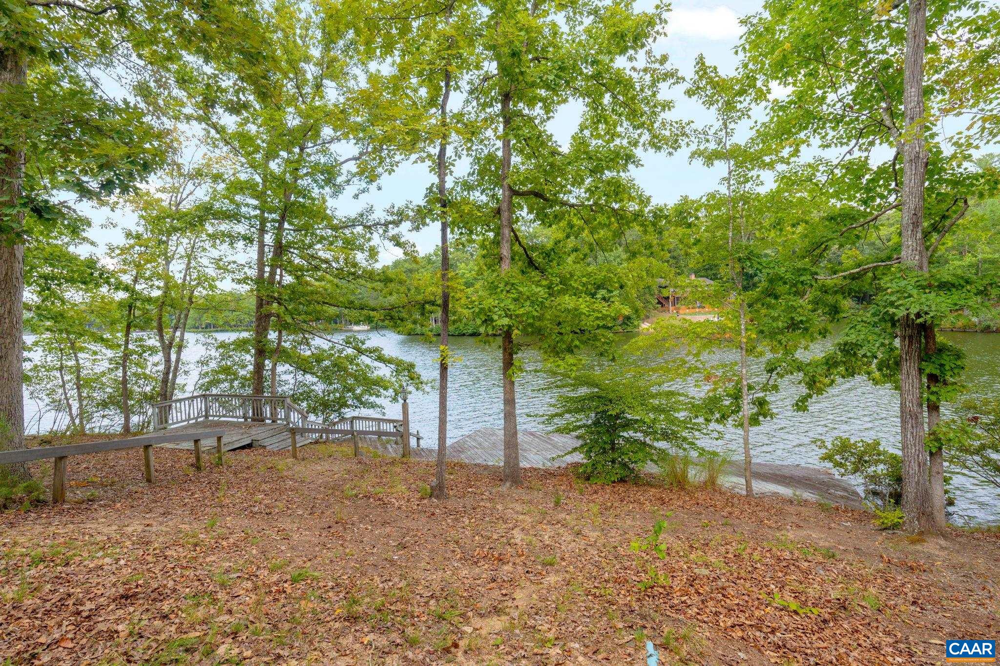 22 BAREFOOT LN